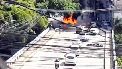 Pneus são queimados no bairro da Federação