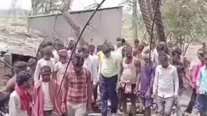 समस्तीपुर: दामोदर पुर में लगी आग से तीन दर्जन घर जलकर हुआ खाक, देखें रिपोर्ट