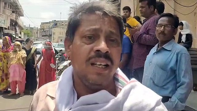 पेयजल समस्या के निराकरण की मांग को लेकर लगाया जाम, देखें वीडियो