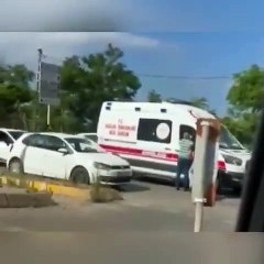 Ambulansa saldırı! Yol kesip 'hasta taşımıyorsunuz' diye bağırdı