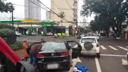 Download Video: Colisão traseira mobiliza Corpo de Bombeiros na rua Paraná