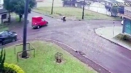 Veja o momento da colisão que deixou jovem ferido no Pacaembu