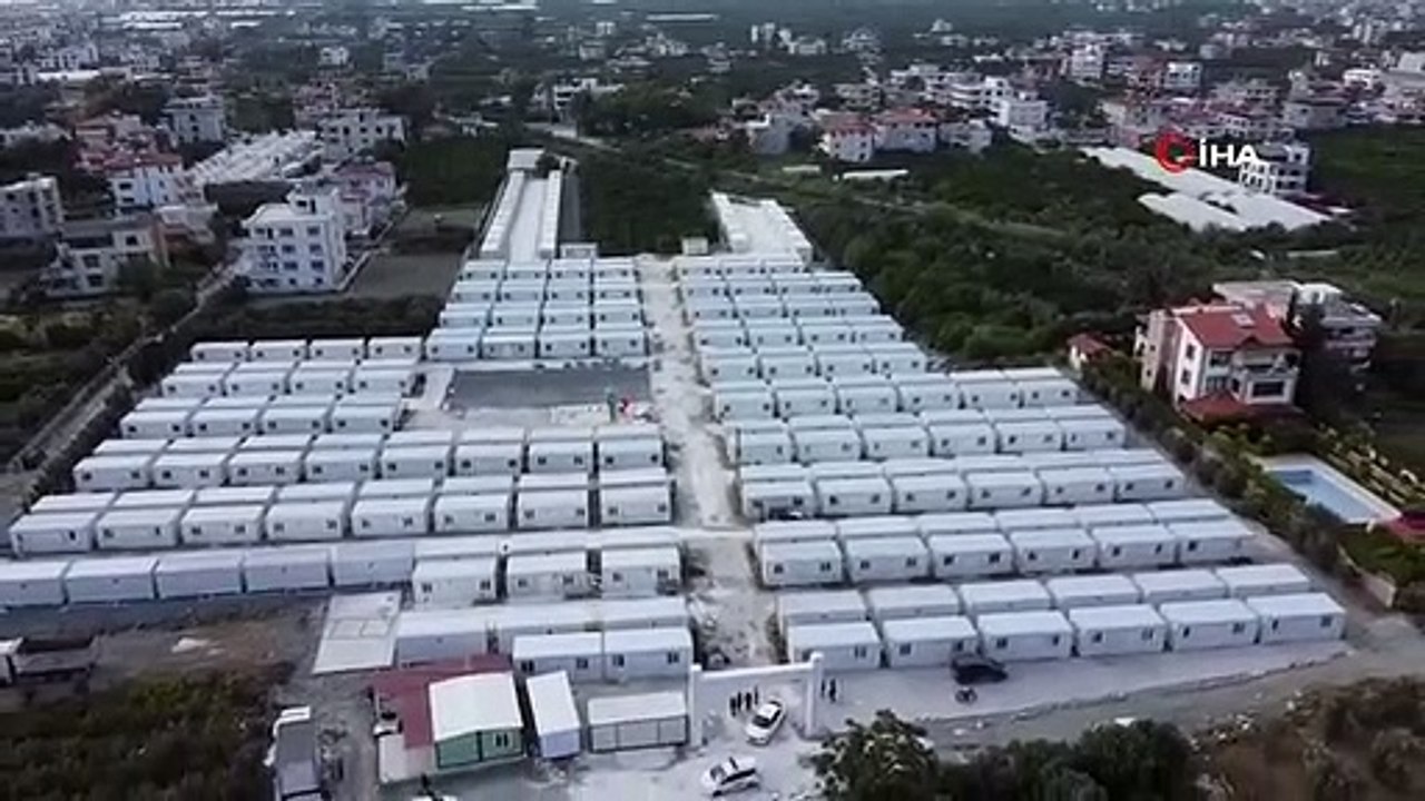 Les travaux se poursuivent pour créer des abris pour les victimes du tremblement de terre à Samandağ