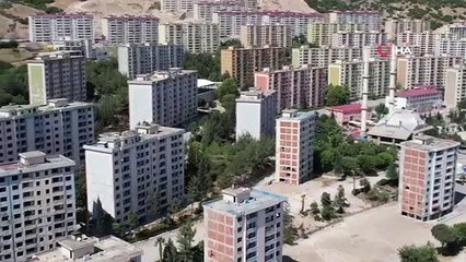 150 blocs ont été fortement endommagés lors du tremblement de terre, le quartier veut de nouvelles maisons au même endroit