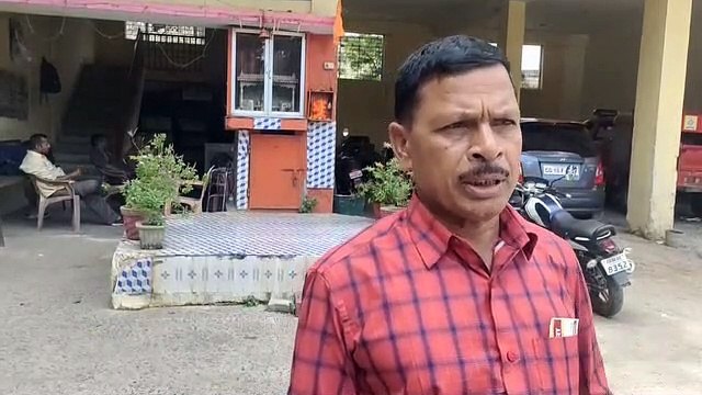 The young man was sleeping, suddenly a fire broke out in the house