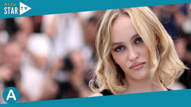 Lily-Rose Depp poitrine apparente dans l'intimité avec sa chérie pour son anniversaire !