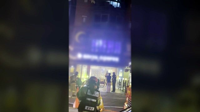 서울 합정동 상가 틈새서 불...30분 만에 진화 / YTN