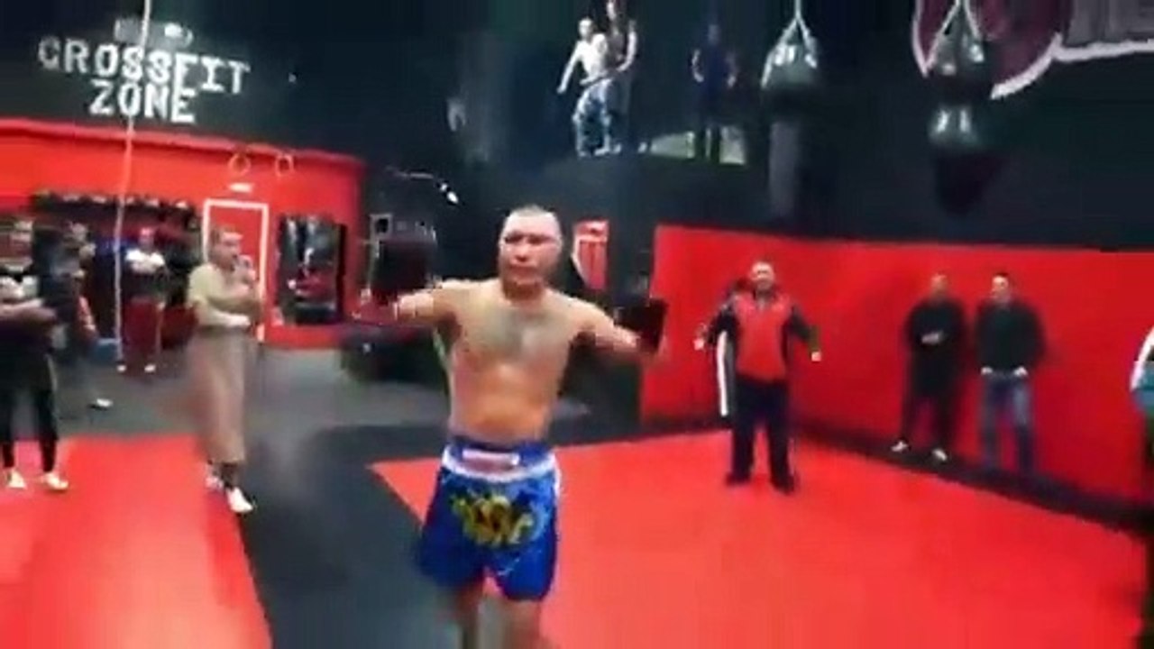 The battle! Mongol vs Bazooka Hand
