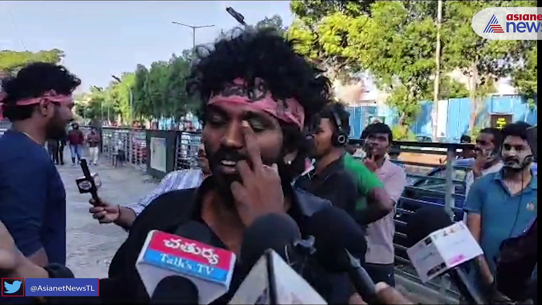 ఆదిపురుష్ మూవీ జెన్యూన్ పబ్లిక్ టాక్  : మొత్తం బొమ్మలాట, చిన్నపిల్లలందరూ చూడాలి