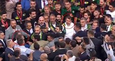 Şanlıurfaspor’un kupa töreninde Emin Yetim ve Vali Salih Ayhan arasında gerginlik