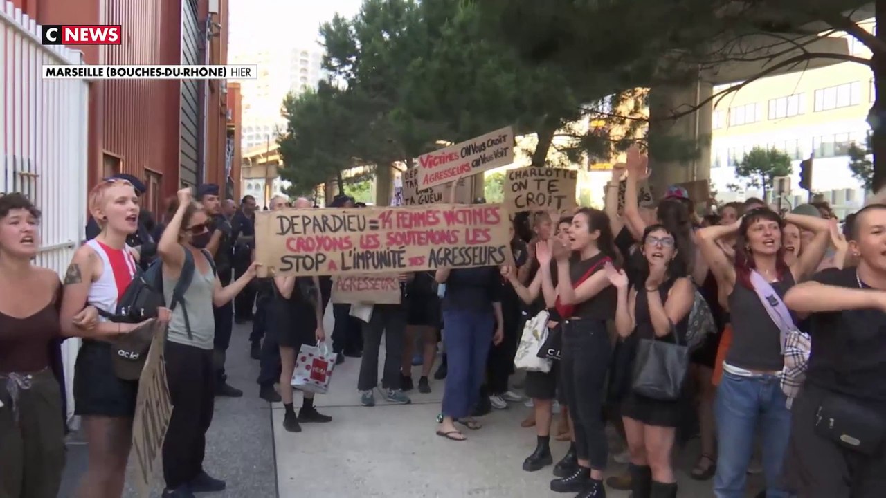 Des collectifs féministes militent pour l'annulation du spectacle de Gérard Depardieu
