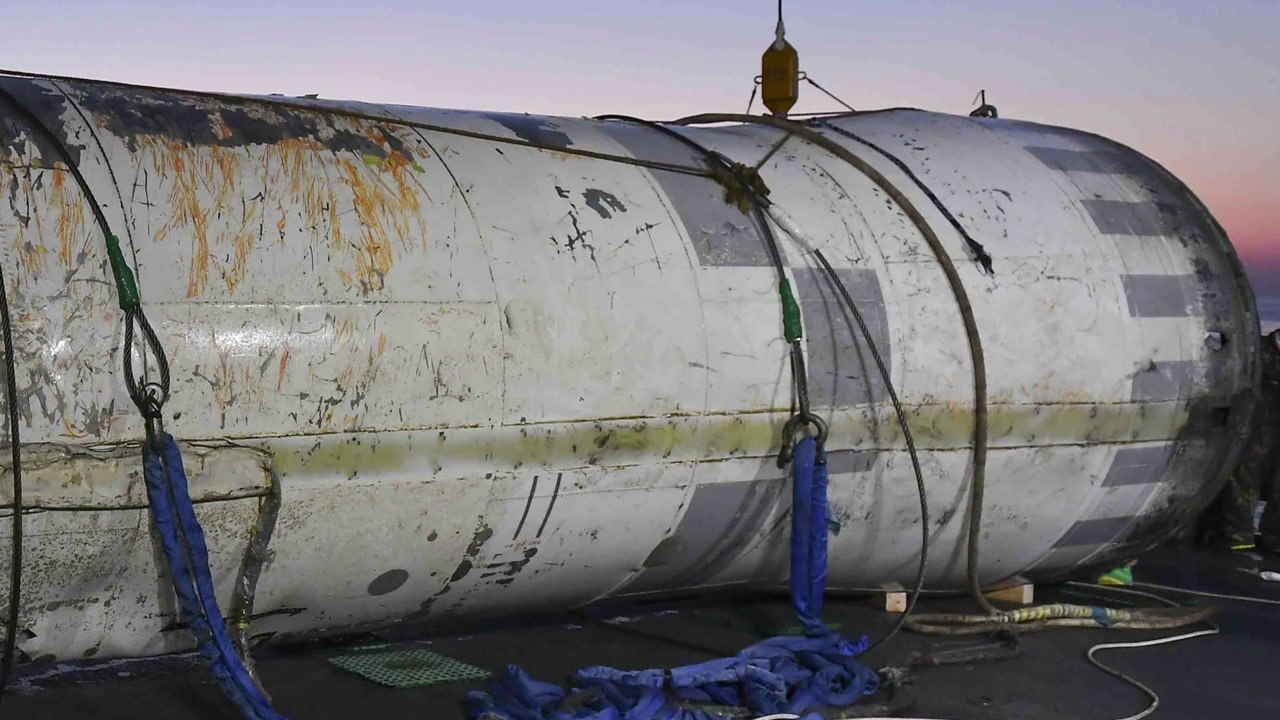 北 우주 발사체 보름 만에 인양...軍 "평택항 이송 완료" / YTN