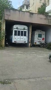 सोनोग्राफी, एक्सरे और डेंटल मशीनें हो रहीं कबाड़... जमी धूल, पक्षियों ने बनाए घोंसले