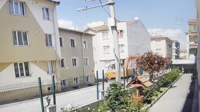 Eskişehir'de 3 katlı binada çökme meydana geldi