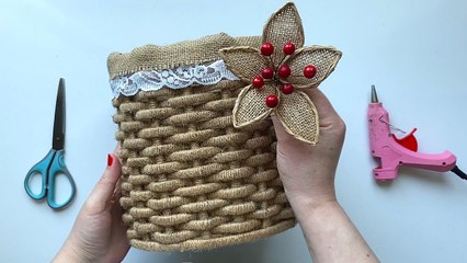 Скачать видео: DIY Wicker basket made from recycled newspapers and jute