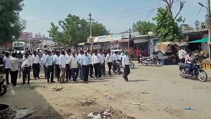 एसडीएम के तबादले और निर्णयों की जांच के लिए उग्र हुए अ​धिवक्ता