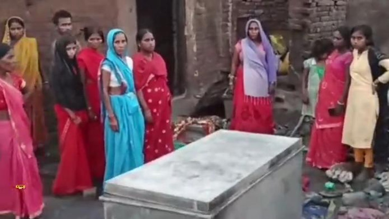 ब्रेकिंग: भीषण अगलगी में 18 घर जलकर हुए राख, मौ...