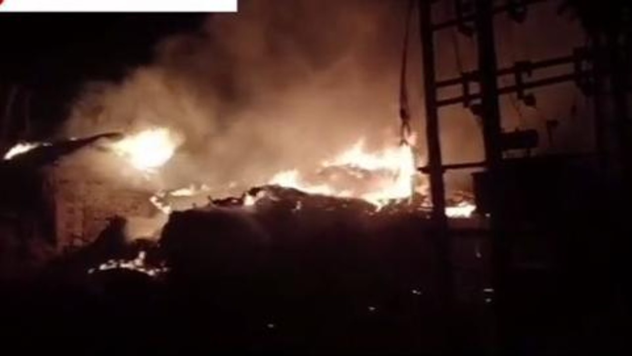 पूर्वी चंपारण: मोतिहारी में दिखा आग का तांडव, अचानक लगी आग से 3 घर जलकर हुआ राख