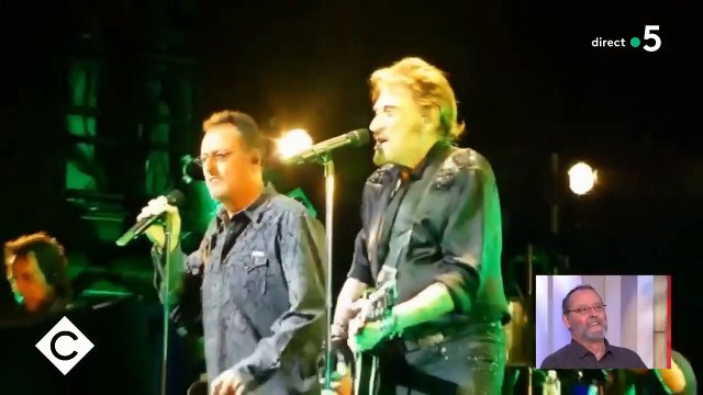 Jean Reno, ému aux larmes, évoque son amitié avec Johnny Hallyday