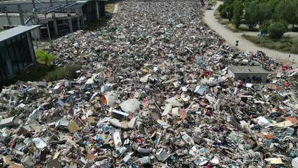 Un mese fa l'alluvione in Emilia-Romagna, resta la marea di rifiuti