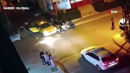 İstanbul'da iki grup kadının saç saça baş başa kavgası kamerada