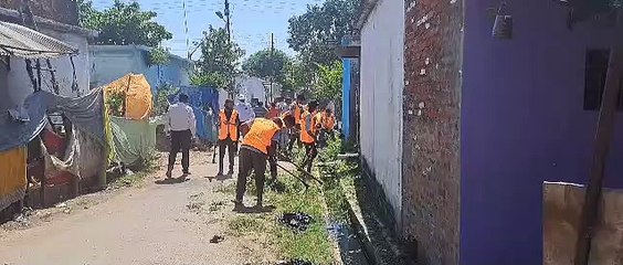 बाढ़ रोकने युद्धस्तर पर हो रही नाले-नालियों की सफाई