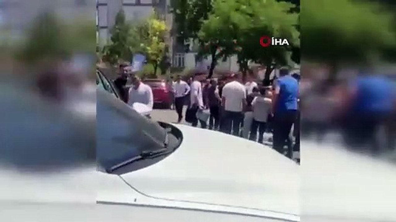 Boşanma aşamasındaki koca, eşi ve kayınbabasının bulunduğu araca kurşun yağdırdı: 2 ölü