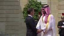 شاهد.. لحظة ولي العهد السعودي الأمير #محمد_بن_سلمان يصل إلى قصر الإليزيه للقاء الرئيس الفرنسي  #محمد_بن_سلمان_في_فرنسا  #العربية