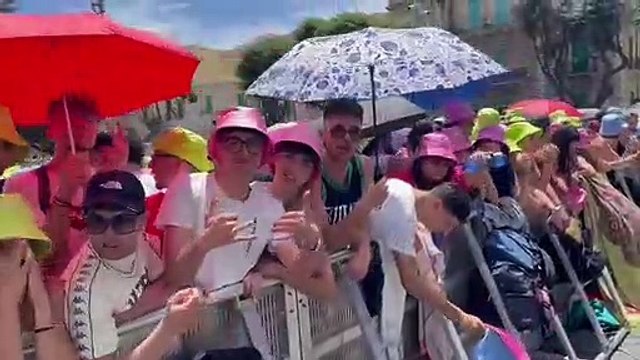 Messina, pubblico in piazza Duomo dall'alba per il Tezenis Radio 105 Fes