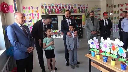 Bitlis'te 110 bin öğrenci karne heyecanı yaşadı