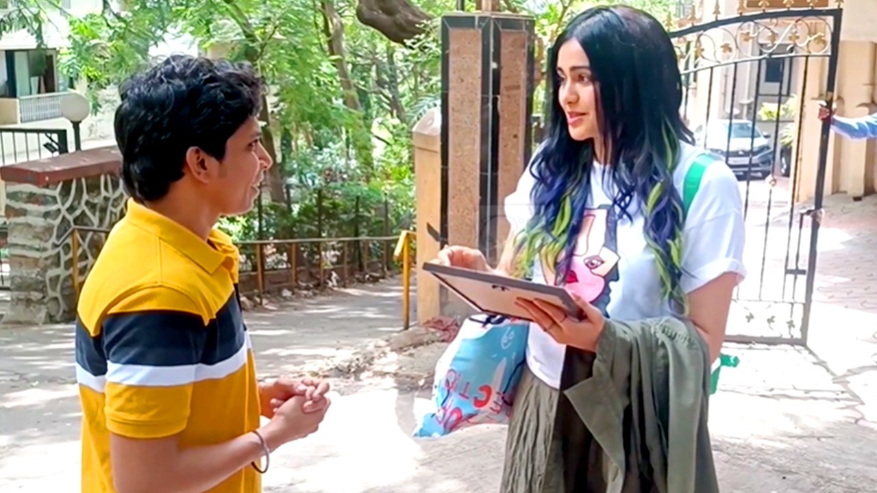 "The Kerala Story" Actress Adah Sharma Gets A Beautiful Gift From Fan