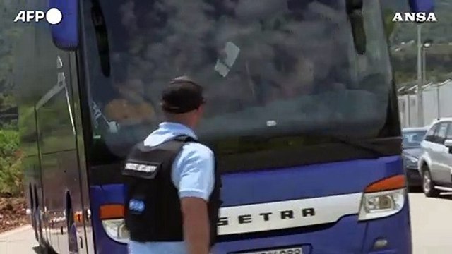 Naufragio migranti Grecia, i sopravvissuti arrivano in centro di accoglienza