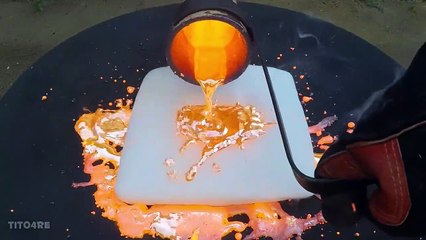 What Happens When You Pour Molten Copper Over Ice!