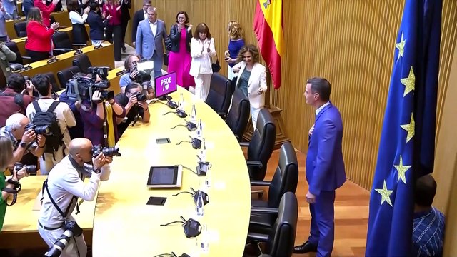 El CIS mantiene al PSOE en cabeza con medio punto de ventaja sobre el PP