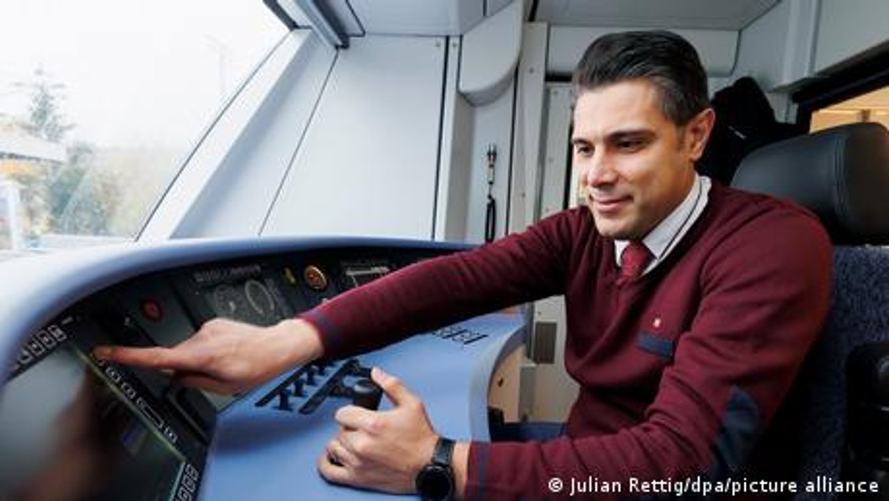 Germany looks abroad to attract labor