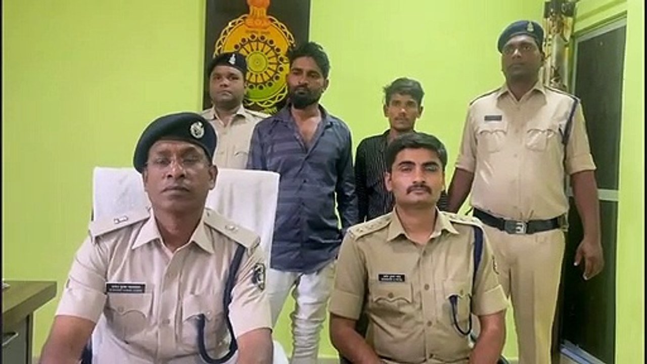 Two accused of robbing 25 thousand and caught the delinquent boy by