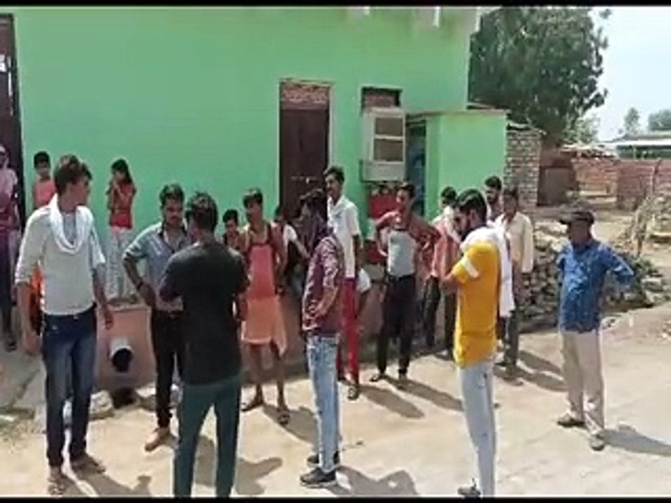 video: अवैध नल कनेक्शन हटाने के नोटिस देने गई ज...