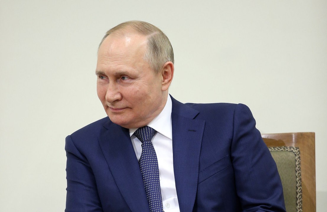 Putin schaltet das Internet ab und verhängt einen Lockdown für St. Petersburg, weil er vor seiner großen Rede einen Drohnen-Attentat befürchtet