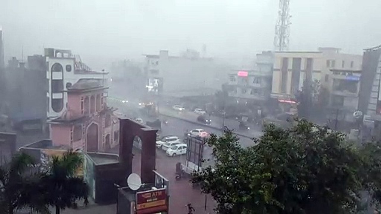 biporjoy cyclone Effect:  तेज हवा संग झमाझम बरसात