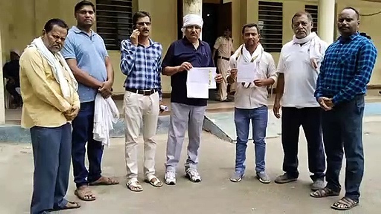 पानी निकासी की व्यवस्था नहीं, बाउंड्रीवाल भी तो...