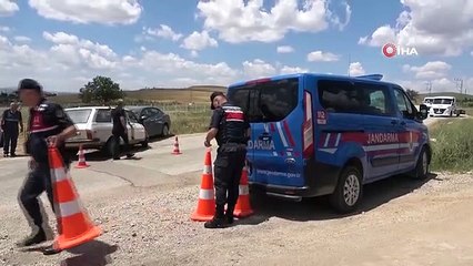 Kırıkkale'de Kafa Kafaya Çarpışan İki Otomobilde 4 Kişi Yaralandı