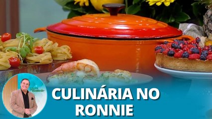 Tagliarini com camarões, casquinha de siri e torta de frutas vermelhas