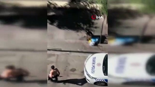 Elazığ'da Yarı Çıplak ve Bıçaklı Şahıs Polis Tarafından İkna Edildi