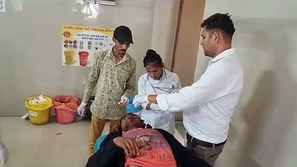 बिपर ज्वाय का असर : चलती बस पर गिरा पेड़