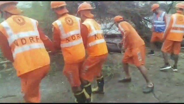 Ciclone Biparjoy deixa rastro de destruição em sua passagem pela costa da Índia