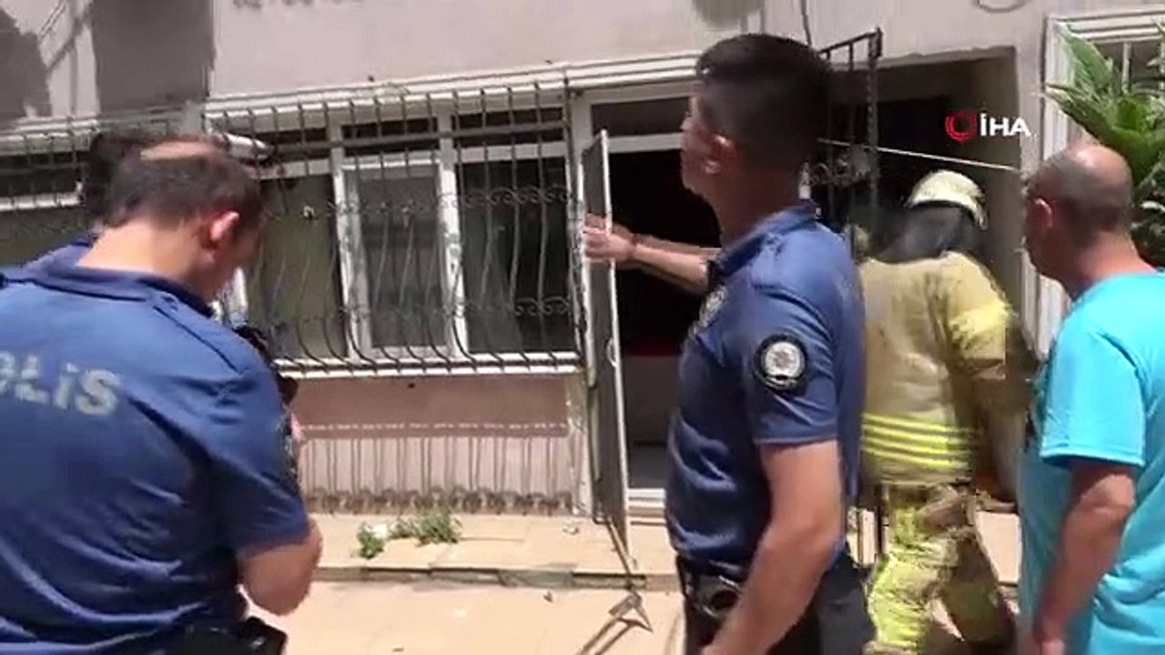 Le lave-vaisselle du rez-de-chaussée a brûlé à Fatih： Deux pompiers ont été touchés par la fumée