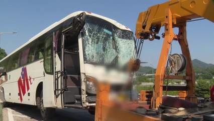 경부고속도로 도동분기점 추돌사고로 1명 숨져 / YTN