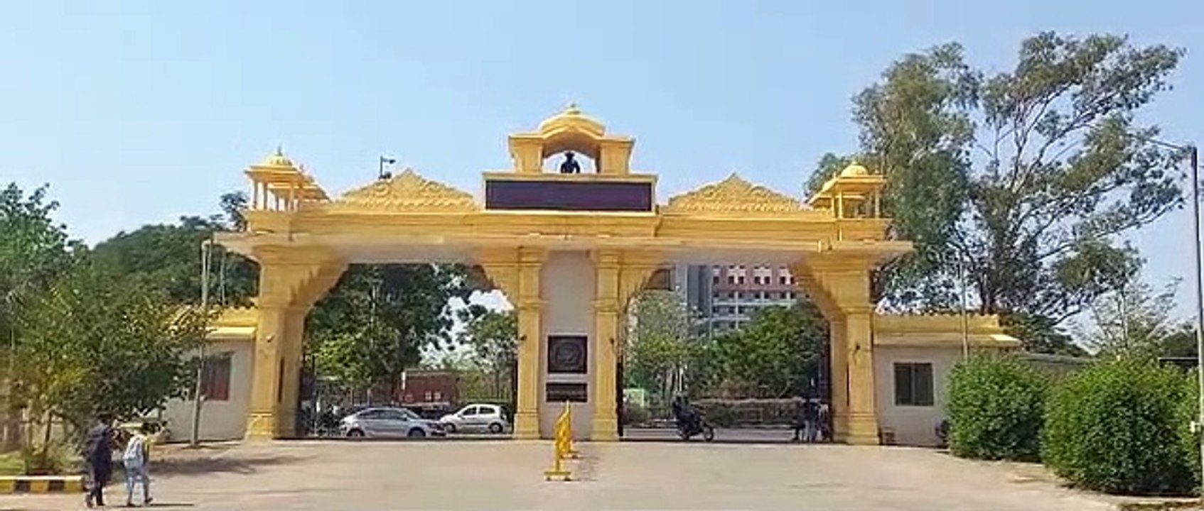 SURAT VIDEO : VNSGU के इस कोर्स में विद्यार्थिय...