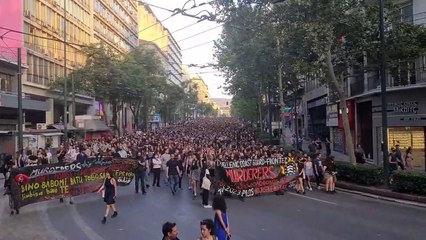 Yunan halkı göçmenler için sokaklara döküldü