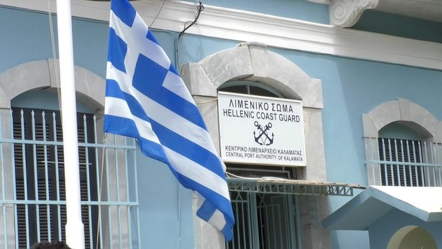 استمرار عمليات البحث عن ناجين من حادث غرق سفينة قبالة السواحل اليونانية